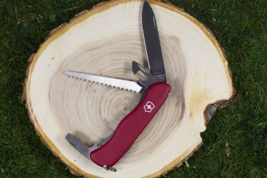 İbach, İsviçre 02.02.2020 - İsviçre ordu bıçağı Victorinox kırmızısını açtı