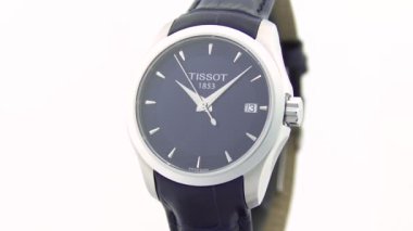 Le Locle, İsviçre 15.01.2020 - Tissot kadını paslanmaz çelik çanta, deri kayış, İsviçre kuvars mekanik saati izole edilmiş, İsviçre yapımı yakın çekim