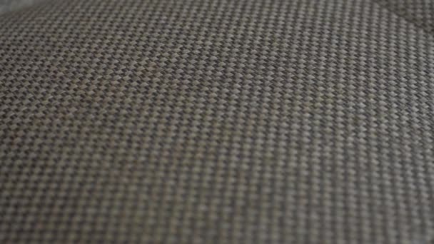 Tejido elegante, tapicería duradera de sofá beige — Vídeo de stock