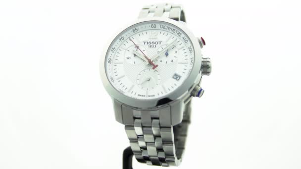 瑞士Le Locle, 15.01.2020 - Tissot man watch stainless steel case, white clock face dial, metal bracelet, swiss quartz mechanical watch isolated, swiss made manufacture — 图库视频影像