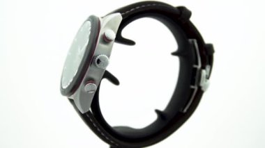 Le Locle, İsviçre 15.01.2020 - Tissot adam paslanmaz çelik çanta, siyah saat yüz arama, deri kayış, İsviçreli kuvars mekanik saat izole, İsviçre yapımı döner duruş