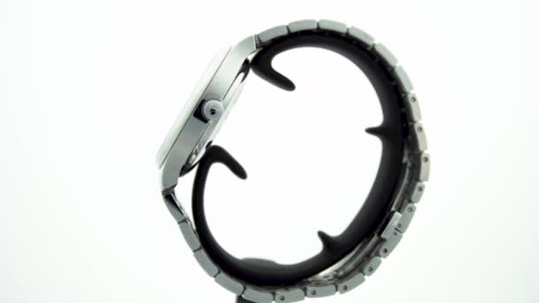Le Locle, Szwajcaria 15.01.2020 - Tissot man watch stainless steel case, white clock face dial, metalowa bransoletka, szwajcarski kwarcowy zegarek mechaniczny izolowany, szwajcarska produkcja — Wideo stockowe