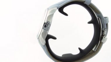 Le Locle, İsviçre 15.01.2020 - Tissot kadın paslanmaz çelik çanta, beyaz saat yüz arama, deri kayış, İsviçre kuvars mekanik saati izole, İsviçre yapımı