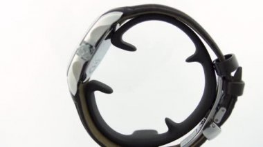 Le Locle, İsviçre 15.01.2020 - Tissot kadını paslanmaz çelik çanta, beyaz saat yüz araması, deri kayış, İsviçre kuvars mekanik saati izole edilmiş, İsviçre yapımı döner kasa