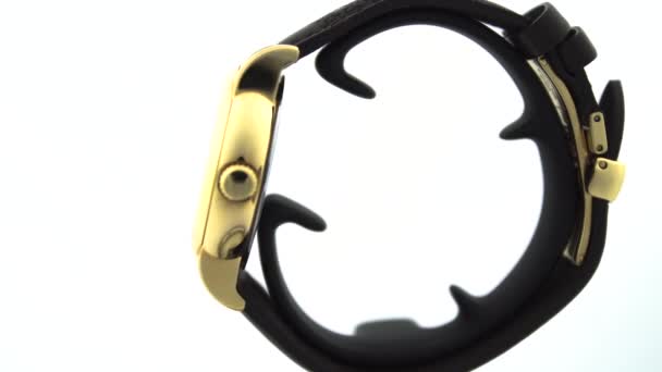瑞士勒罗克，2020年1月15日- Tissot女子手表不锈钢外壳，玫瑰金PVD涂层皮带，瑞士石英机械手表隔离，瑞士制造旋转支架 — 图库视频影像