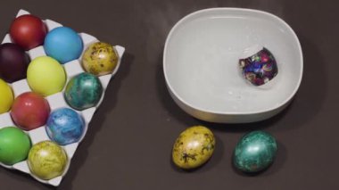 Paskalya yumurtası yapmak için Pysanky uygulaması. Basit dekorasyon ipuçları. Video öğreticisi