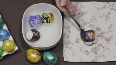 Paskalya yumurtası süslemesi. Paskalya pirzolası yapıyorum. Basit dekorasyon fikirleri