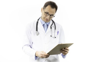 Hasta teşhisi için panoya bakan sürpriz doktor. Tıbbi konsept