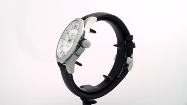 Saint-Imier, Suiza, 2.02.2020 - Longines reloj blanco esfera del reloj correa de cuero — Vídeos de Stock