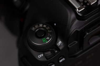 Tokyo, Japonya 22.04.2020: DSLR kamera Canon Mark 5D IV