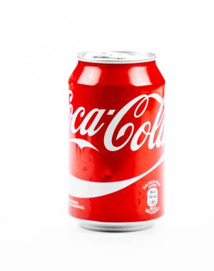 Atlanta, Georgia, ABD 4 Nisan 2020: alüminyum Coca-Cola kutusu beyaz arka planda izole edilebilir