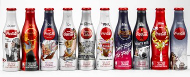 New York, ABD 11.01.2020 Coca-Cola geri dönüşümlü şişe izole edilmiş sınırlı üretim