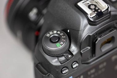 Tokyo, Japonya 22.04.2020: DSLR kamera Canon Mark 5D IV