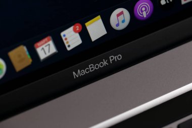 Cupertino, CA, ABD, 22.04.2020: Apple 16 inç MacBook Pro logosu