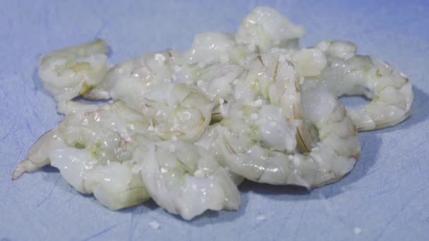 Cook making a shrimp salad, adding black pepper, coarse sea salt close up selective focus — Stock Video