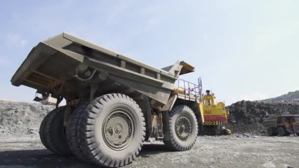 Mikashevichi, Belarus, 14.04.2020 - Large excavator loading granite into heavy dump truck Belaz low angle — 图库视频影像