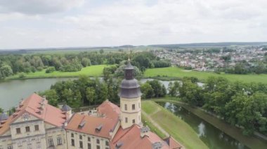 Nesvizh, Belarus - Temmuz 2019: Radziwill Hanedanı 'nın Konut ve Kültür Kompleksi, Dünya Mirası Koleksiyonu XVII.