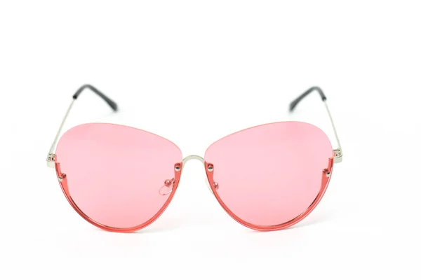 Рожеві старовинні окуляри ізольовані на білому тлі — стокове фото