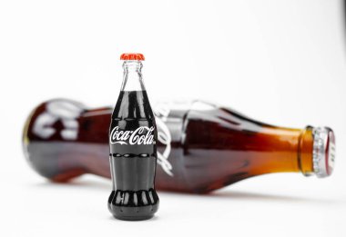 Atlanta GA USA Mayıs 12020 Oyuncak cam Coca-Cola kontur şişeleri Vintage şekli