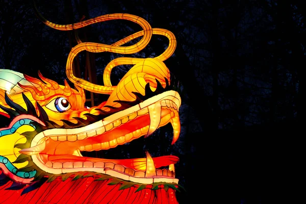 Decoración de linterna de dragón para el festival tradicional de Año Nuevo chino — Foto de Stock