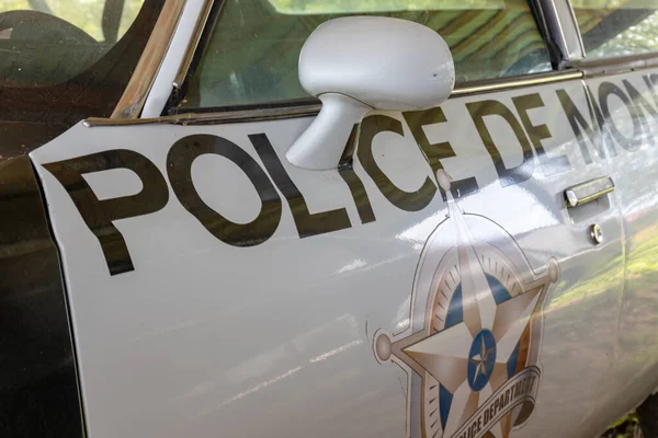 Canada, Montréal - 11 août 2019 : Fragment d'une vieille voiture de police portant l'inscription police de montreal — Photo