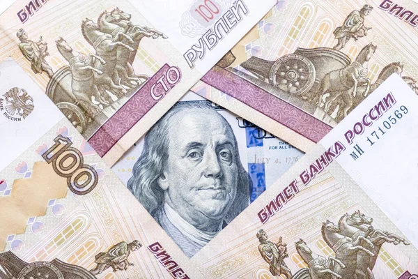 Americanos Nos Dólares Mintiendo Entre Rublos Rusos — Foto de Stock