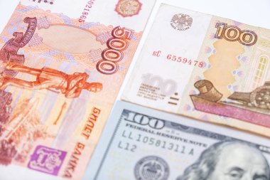 Rus rublesi ovuşturma ve Amerikan doları döviz kuru konsepti, Rusya 'da mali kriz.