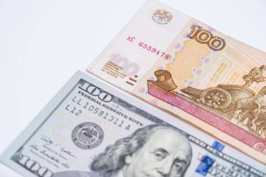 Rus rublesi ovuşturma ve Amerikan doları döviz kuru kavramı.