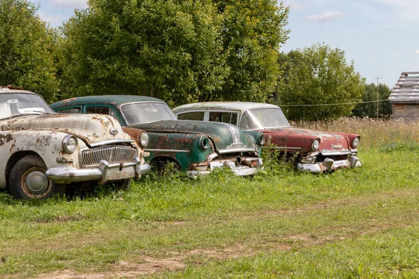 Можайск Россия Августа 2019 Года Старые Брошенные Ржавые Автомобили Разбитые — стоковое фото
