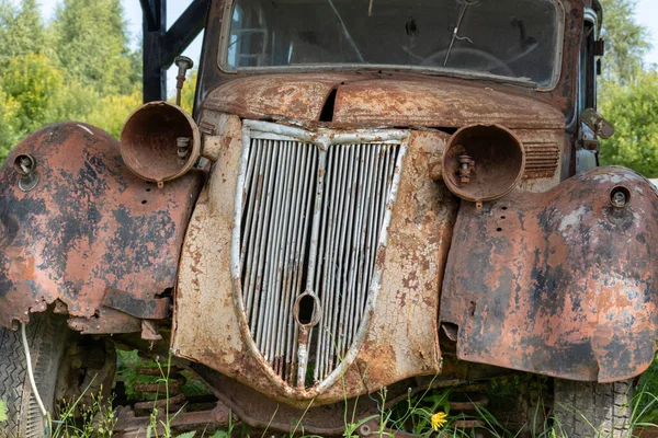 Alte Verlassene Rostige Fahrzeuge Zerquetschte Autos Schrottplatz Schrottplatz Musste Zum — Stockfoto