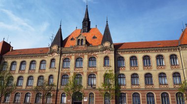 Bratislava 'daki Makine Mühendisliği Okulu. Teknolojinin en büyük ve en eski üniversitesidir..