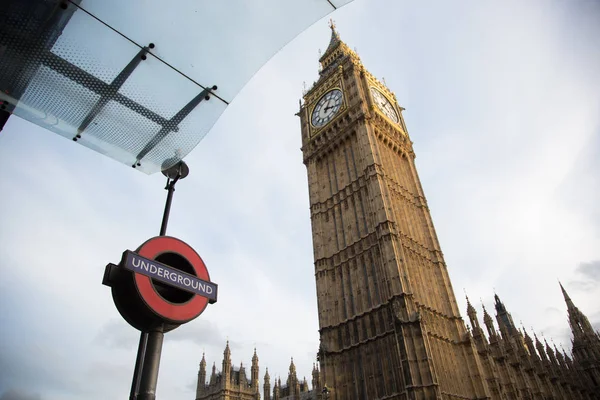 Visa London Big Ben Underifrån — Stockfoto