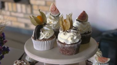 Fincan kek krem. Lezzetli muffins tereyağı krema