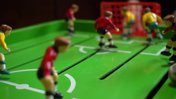 Masa futbol, çocuk oyununu, ağır çekim — Stok video