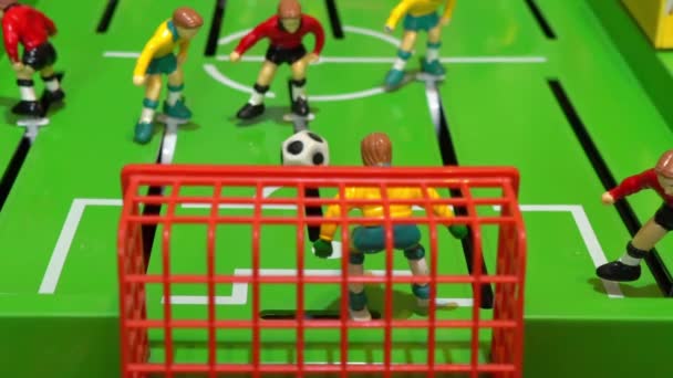 Calcio balilla, gioco da tavolo per bambini, rallentatore — Video Stock