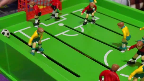 Bordsfotboll, barnens brädspel spel — Stockvideo