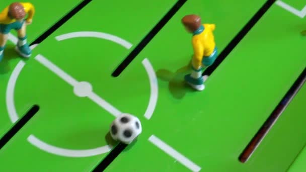 Настольный футбол, настольная игра для детей — стоковое видео