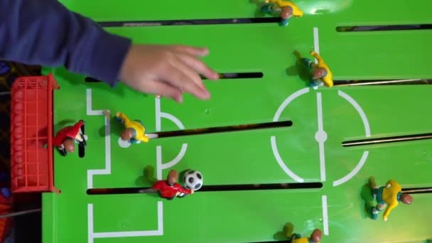 Futebol de mesa, jogo de tabuleiro para crianças — Vídeo de Stock