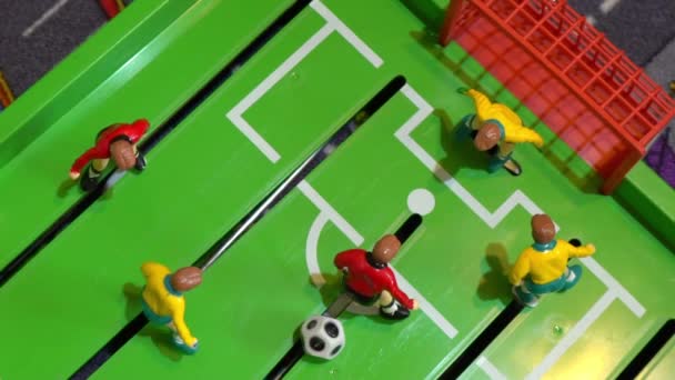 Fútbol de mesa, juego de mesa para niños — Vídeo de stock