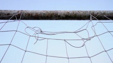 Futbol kalesinde net. Boş stadyum. İyi akşamlar. Sabah erkenden.