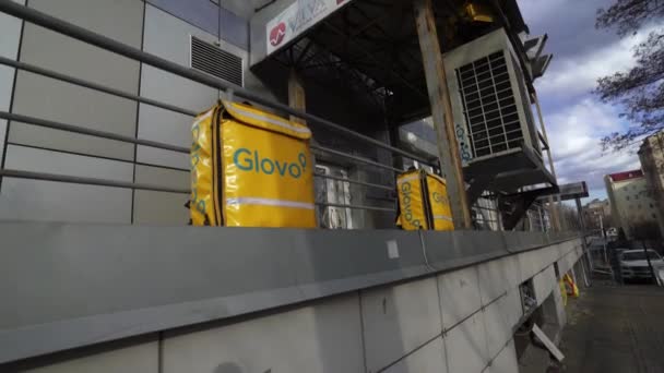 Ukraina Kijów Marca 2020 Dostawa Kurierów Niedaleko Mcdonald Kurierzy Glovo — Wideo stockowe