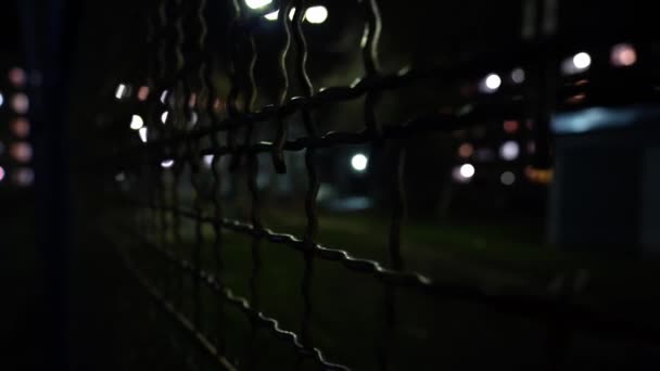 Malla Metálica Cancha Baloncesto Vacía Por Noche Las Luces Las — Vídeo de stock