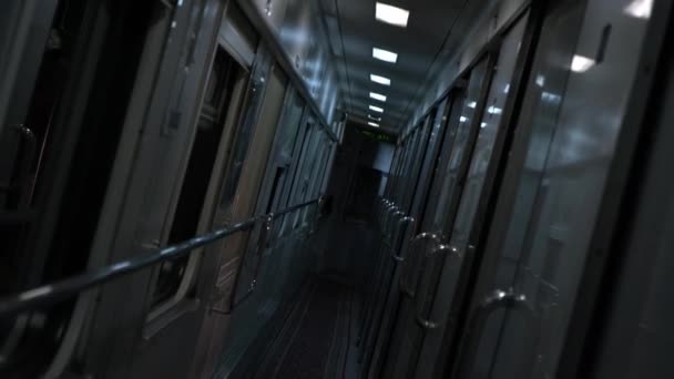 Μέσα Στο Βαγόνι Άδειο Τρένο Νύχτα Σιδηροδρομική Μεταφορά Δυνατό Τρέμουλο — Αρχείο Βίντεο