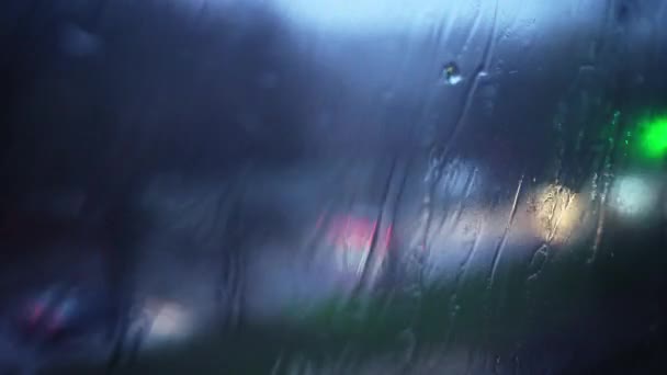 Капли Дождя Окно Железную Дорогу Поезд Прибывает Станцию Пустая Железнодорожная — стоковое видео