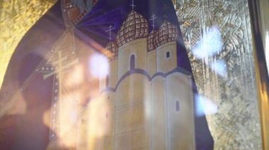 Ukrayna, Kyiv, 5 Mayıs 2019: İkonun üzerindeki azizin yüzü. Aziz 'in resmedilmiş bir görüntüsü ve kutsal kitaptaki olaylar. Kilise duvarlarında ikonlar var. Dua et. Dini sanat. Kilise nitelikleri.
