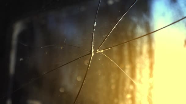 Gammalt Krossat Fönster Krossat Glas Fönstret Sol Genom Ett Gammalt — Stockvideo