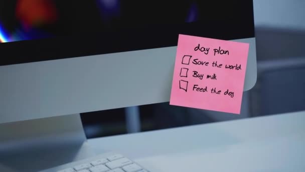 Haftnotizen Tagesplan Die Aufschrift Auf Dem Aufkleber Auf Dem Monitor — Stockvideo