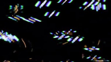 Altın konfeti düşüyor. Çok renkli simler var. Işınlar, parıltı, parıltı, parıltı, gökkuşağı. Gerçekçi Altın Konfeti. Parlak partiküller. Yeni yıl, Noel, parti, doğum günü, konser.