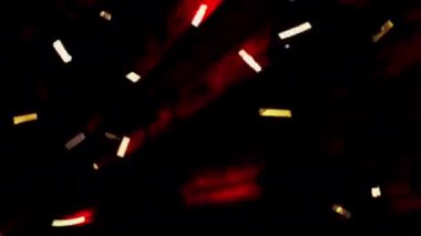 Altın konfeti düşüyor. Çok renkli simler var. Işınlar, parıltı, parıltı, parıltı, gökkuşağı. Gerçekçi Altın Konfeti. Parlak partiküller. Yeni yıl, Noel, parti, doğum günü, konser.