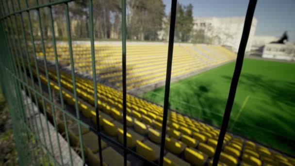 Stade Est Clôturé Avec Une Clôture Fer Sièges Vides Dans — Video